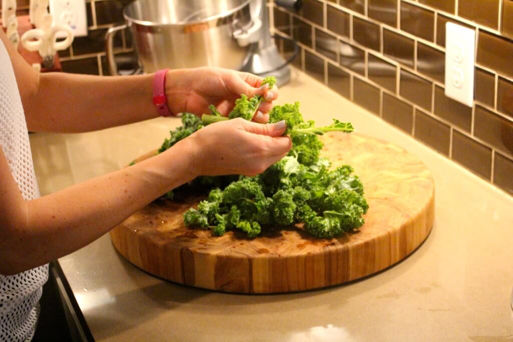 Crispy Baked Kale // Paleo Recipes #thehisforblog