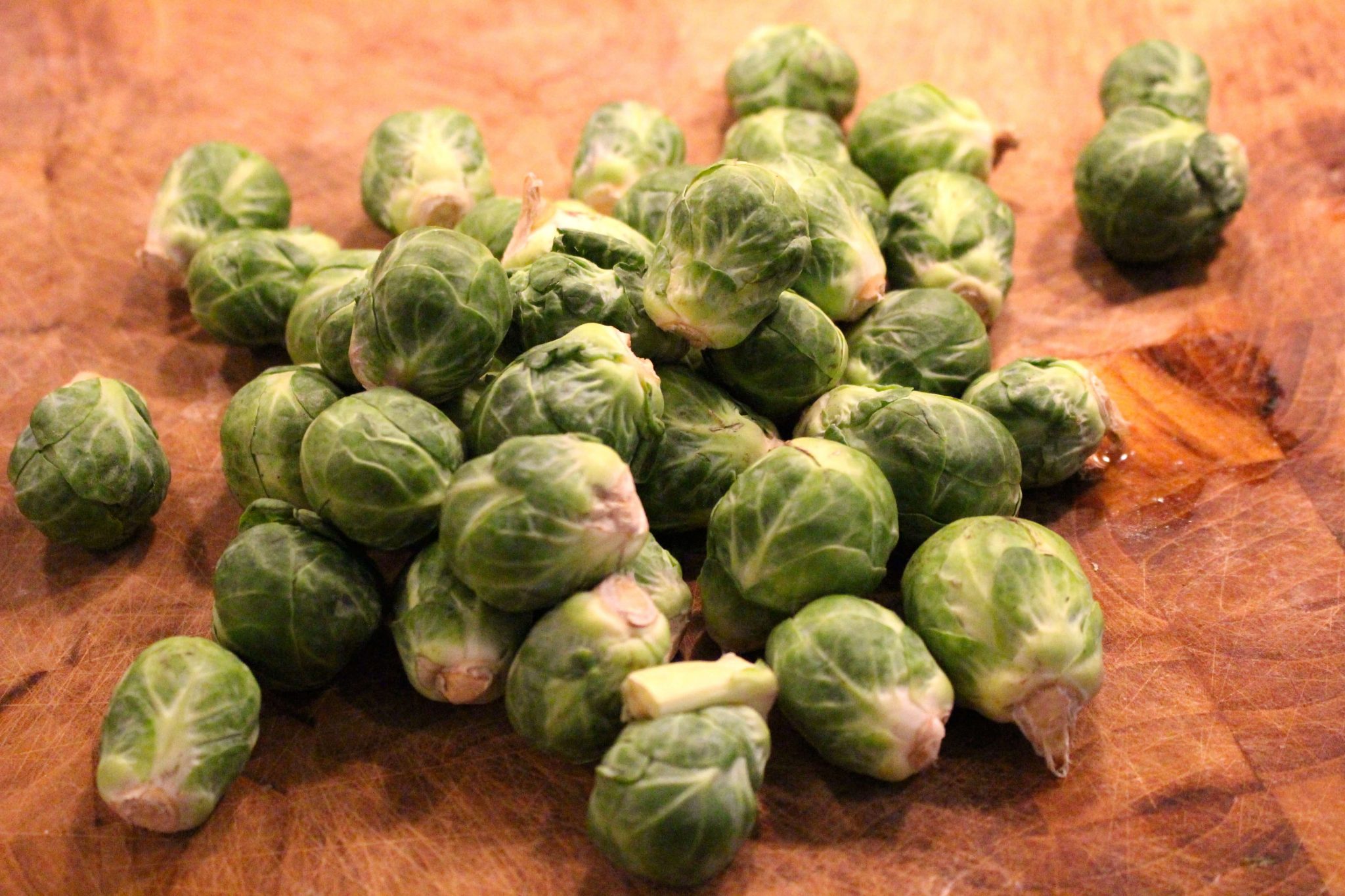 Brussel Sprout Chips // www.https://www.thehisfor.com