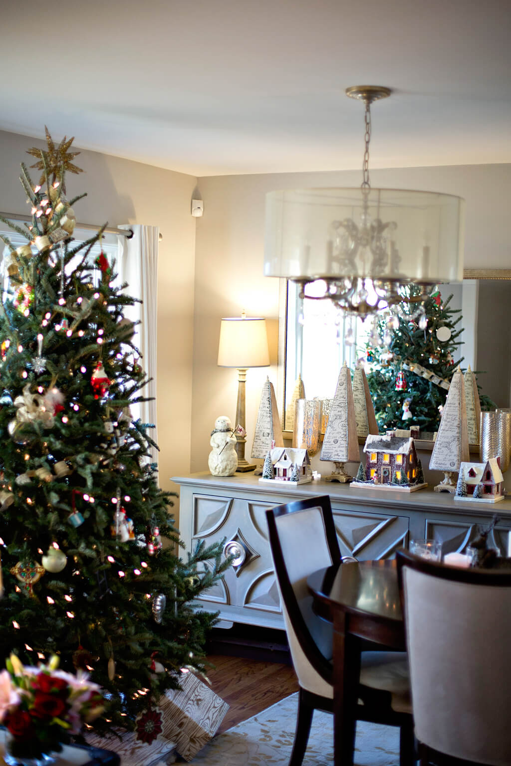 Holiday Home Tour // Christmas Decor // www.https://www.thehisfor.com