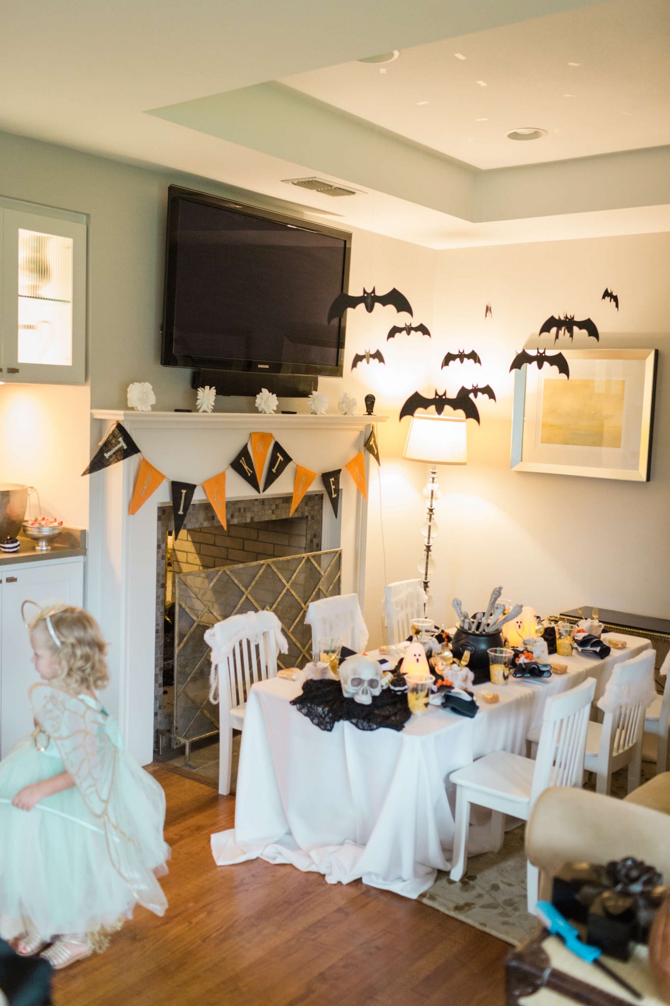 Halloween Party Ideas // www.https://www.thehisfor.com
