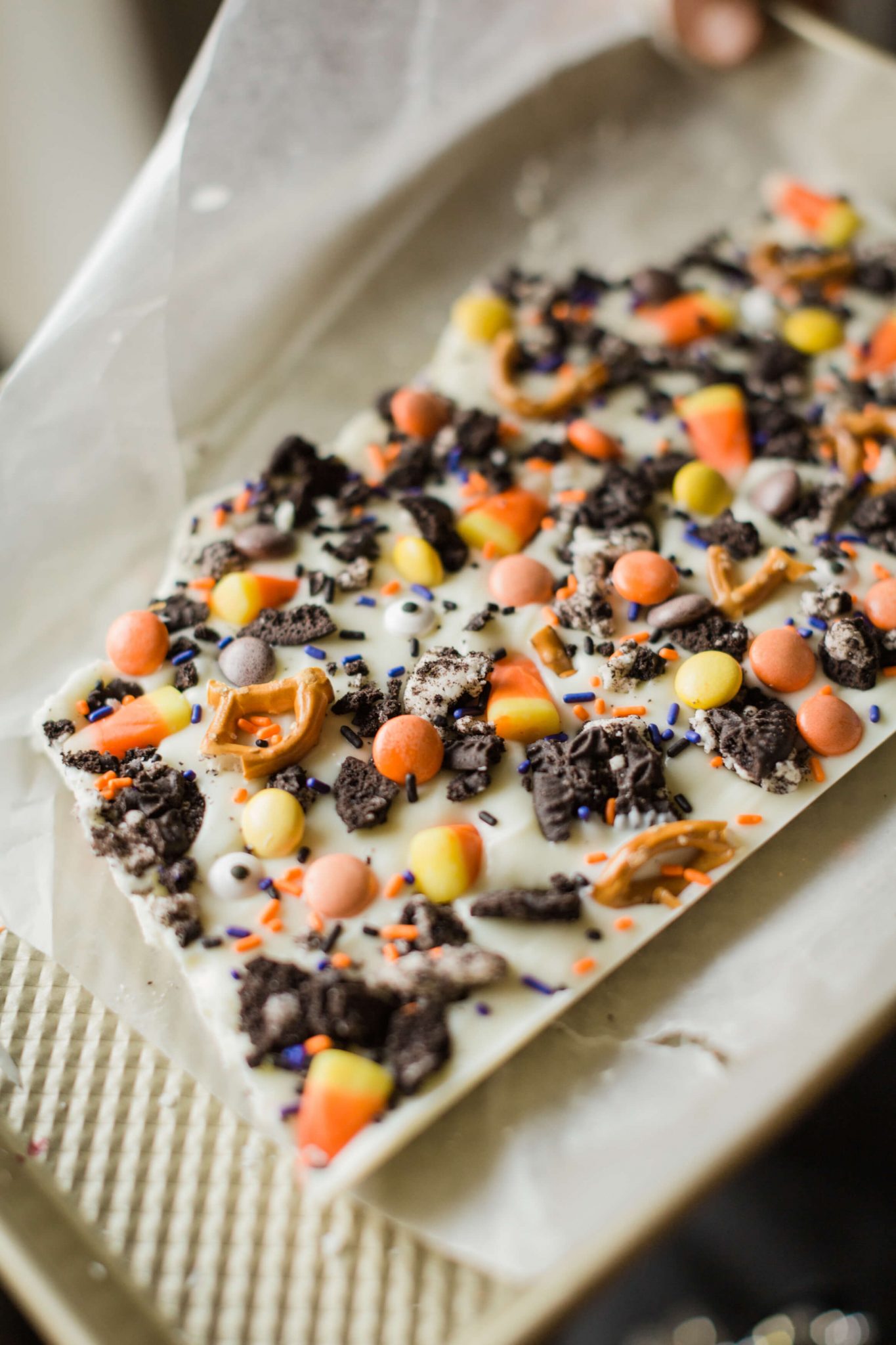 Healthier Alternatives to Halloween Candy // Treats for the Sweet-Tooth // www.https://www.thehisfor.com